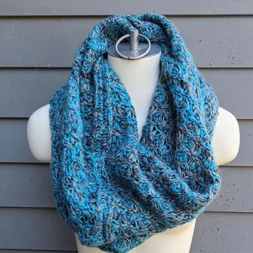 Hand Made Chunky Teal Gray Wool Blend Crocheted Infinity Scarf